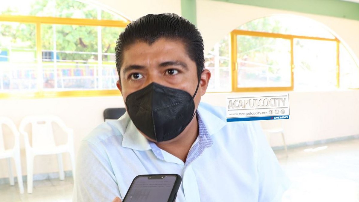 Dirigente del PAN en Acapulco critica a Morena pero cobra en el Ayuntamiento