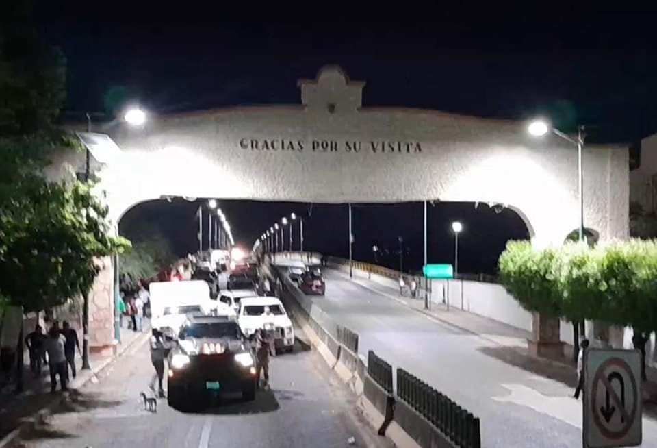 Cierran transportistas entradas y salidas en Tierra Caliente, Guerrero