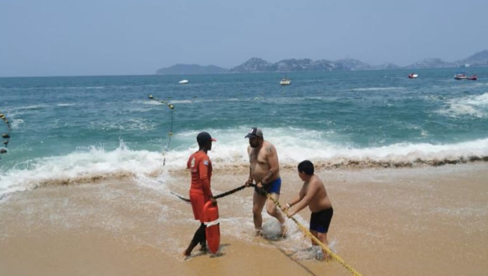 Prevalece Mar de Fondo en playas de Acapulco