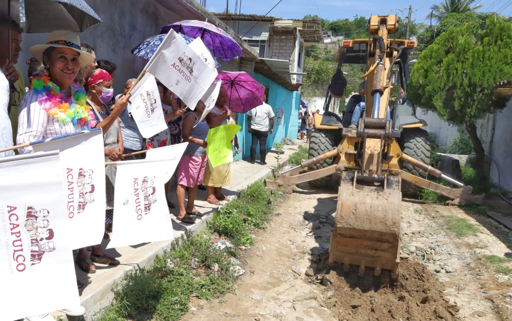 Ponen en marcha obras de construcción de drenaje sanitario en colonias de la periferia