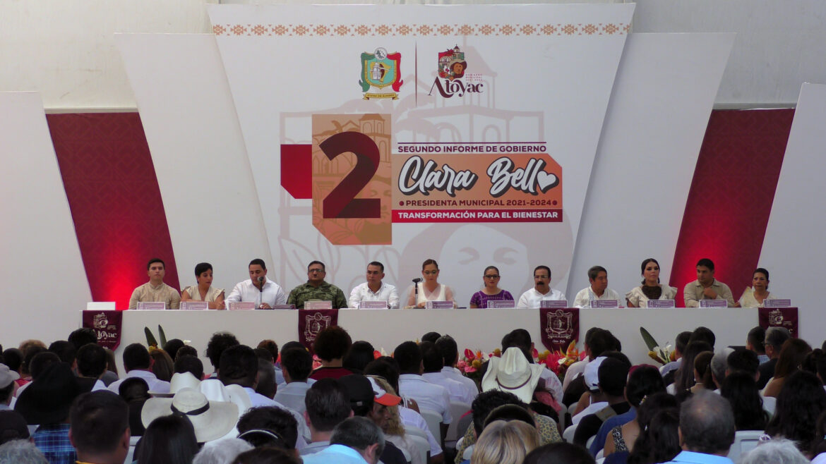 La presidenta municipal de Atoyac de Álvarez, Clara Elizabeth Bello Ríos presentó su segundo informe de gobierno