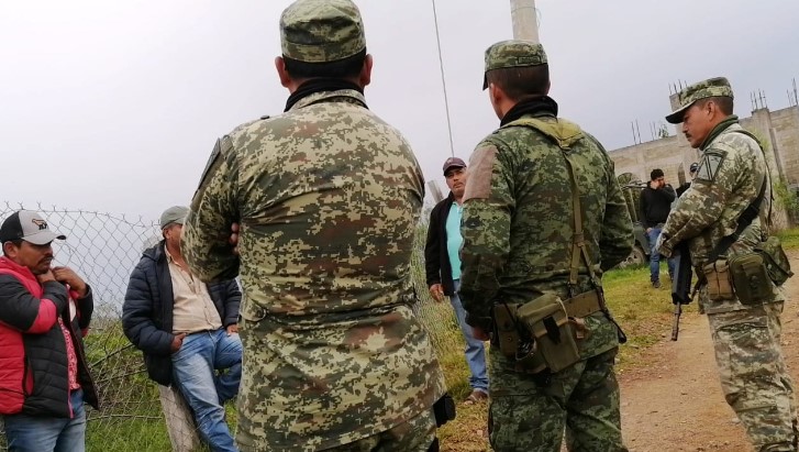 Pobladores agreden al Ejército mexicano en la región Centro; piden no se destruyan plantíos ilícitos