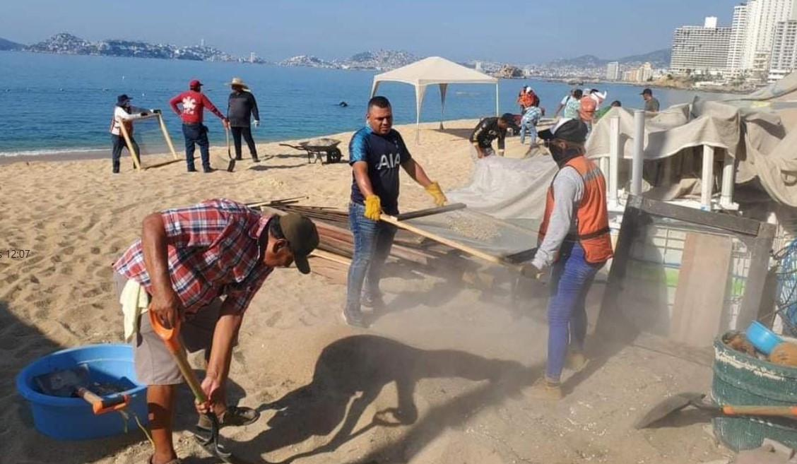 Limpia Gobierno de Abelina López la zona Dorada a través de la “Jornada de Limpieza de Playas”