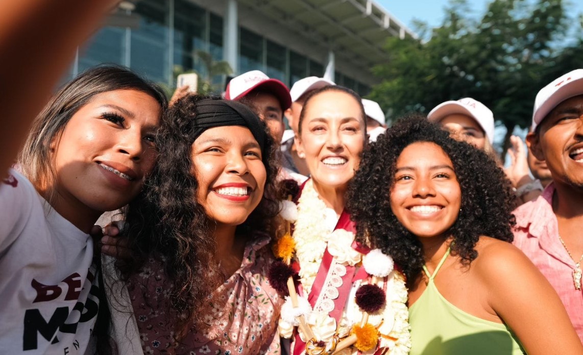 En auténtico carnaval, simpatizantes dan la bienvenida a Claudia Sheinbaum en Acapulco