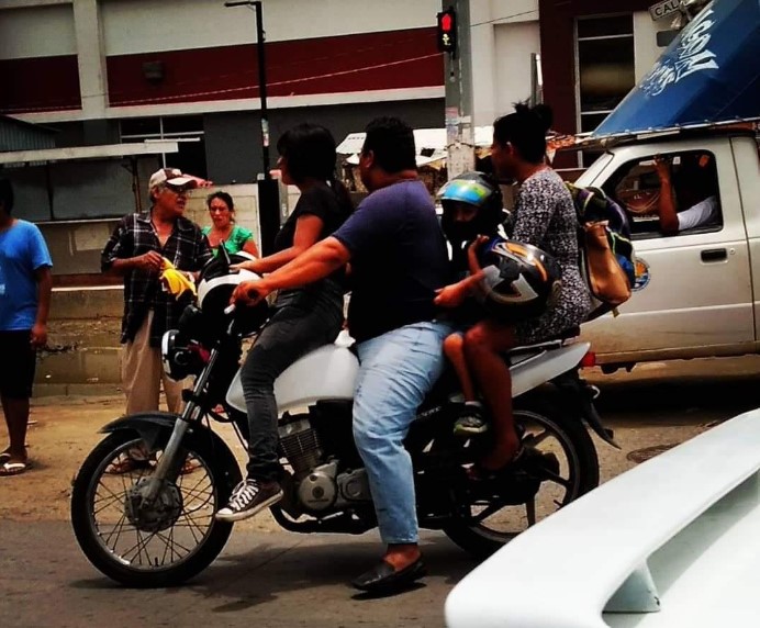 Reiteran llamado a no llevar a menores de 12 años en motocicletas, motonetas y cuatrimotos