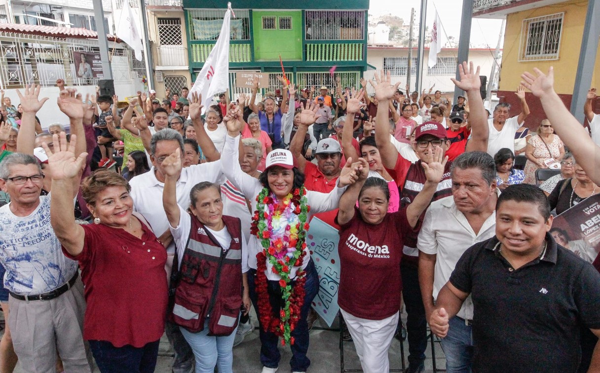 Encabeza Abelina López Rodríguez marcha de la victoria junto a colonos