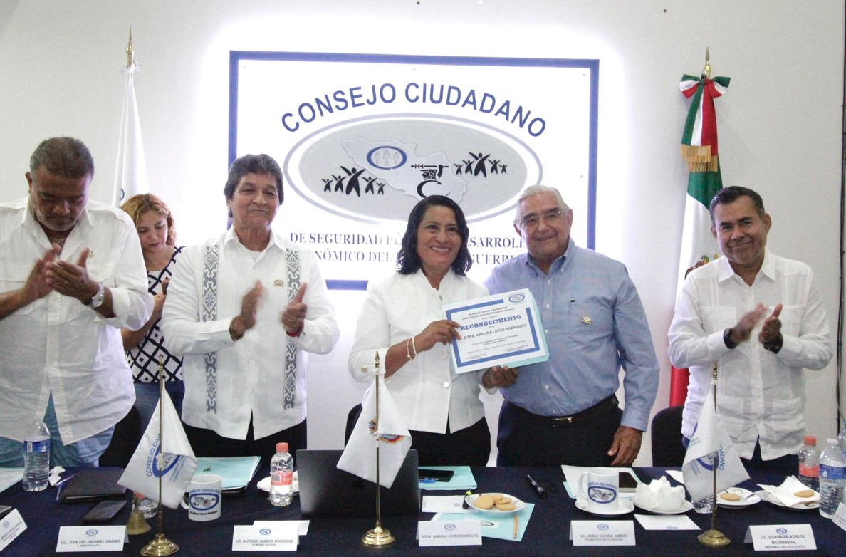 Reconoce Consejo Ciudadano a Abelina López Rodríguez por su trabajo en Acapulco