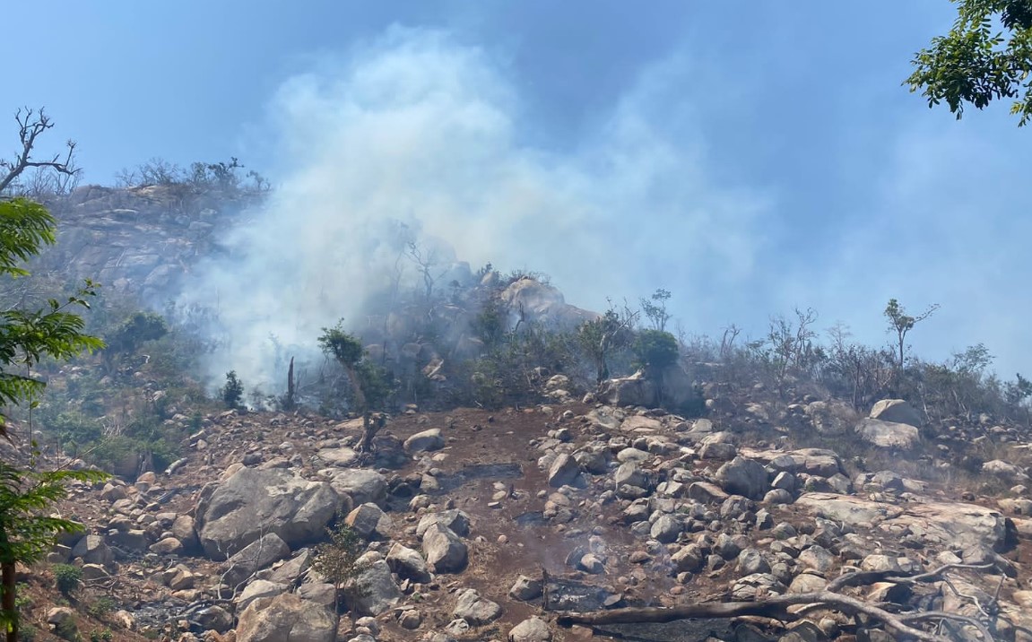 Continúan trabajos de sofocación y control de incendios