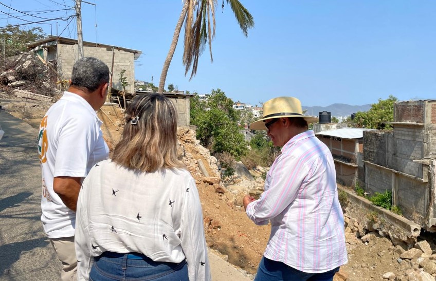 Supervisan trabajos de limpieza de cauces pluviales y ramales en la Colonia Morelos, Santa Cecilia e Icacos