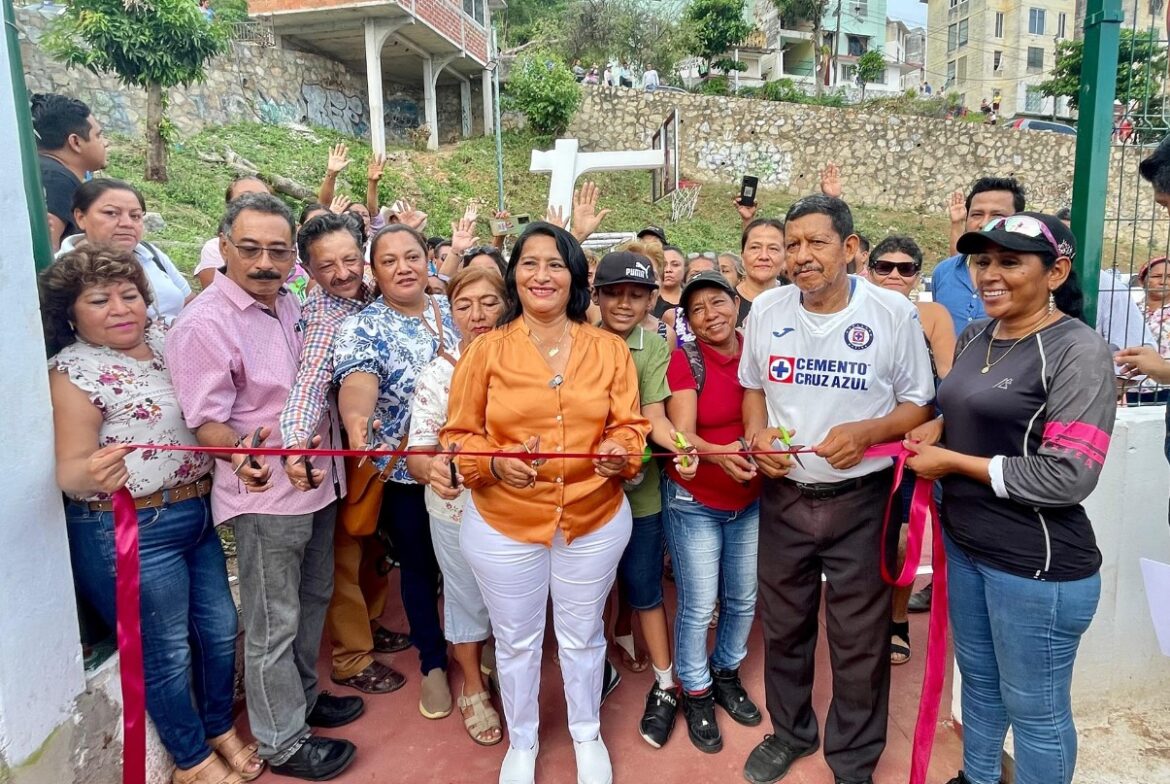 Inaugura Abelina con SEDATU cancha de usos múltiples en Infonavit Alta Progreso