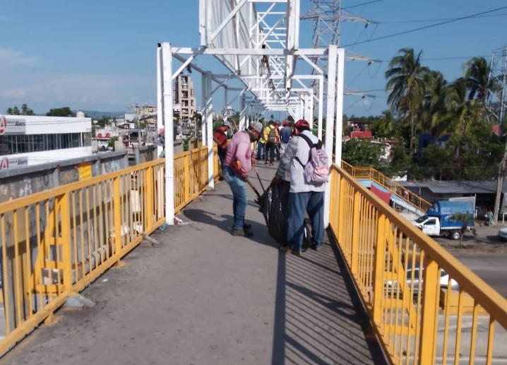 Intensifican brigadas de limpieza en Acapulco