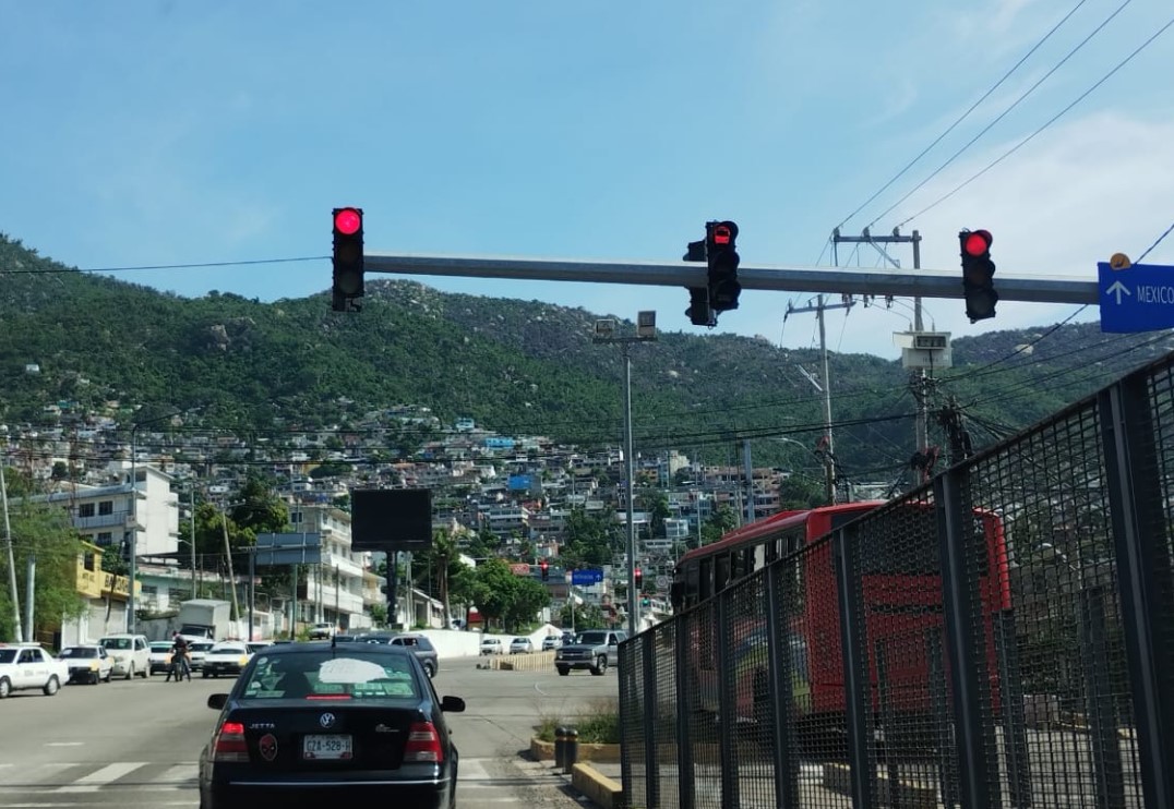 Rehabilita Gobierno de Abelina y SEDATU 112 semáforos de Acapulco