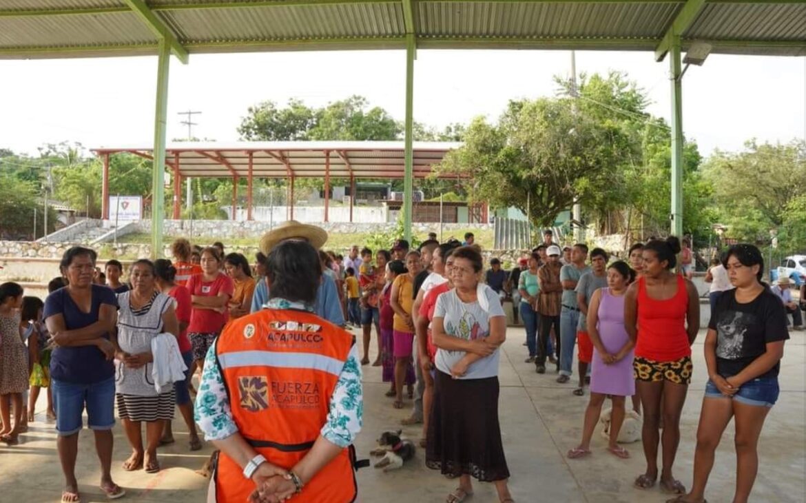 Recorre Abelina López Rodríguez comunidades de la zona rural