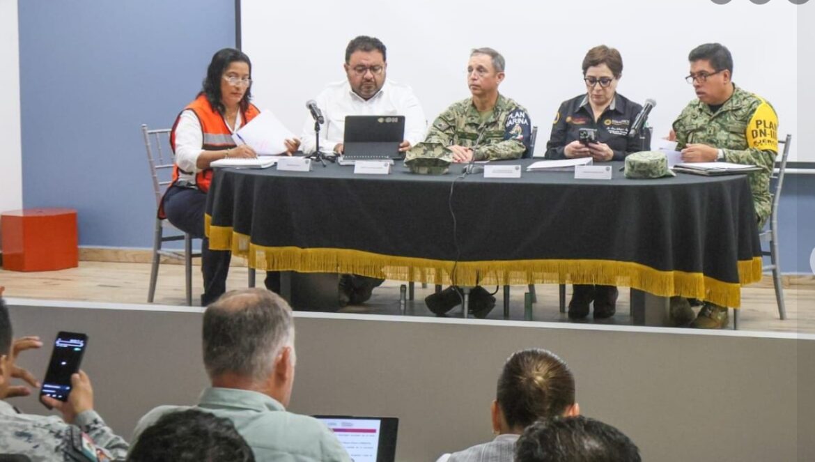 Instruye Evelyn Salgado a redoblar esfuerzos en la entrega de ayuda humanitaria y restablecer la conectividad carretera en el estado