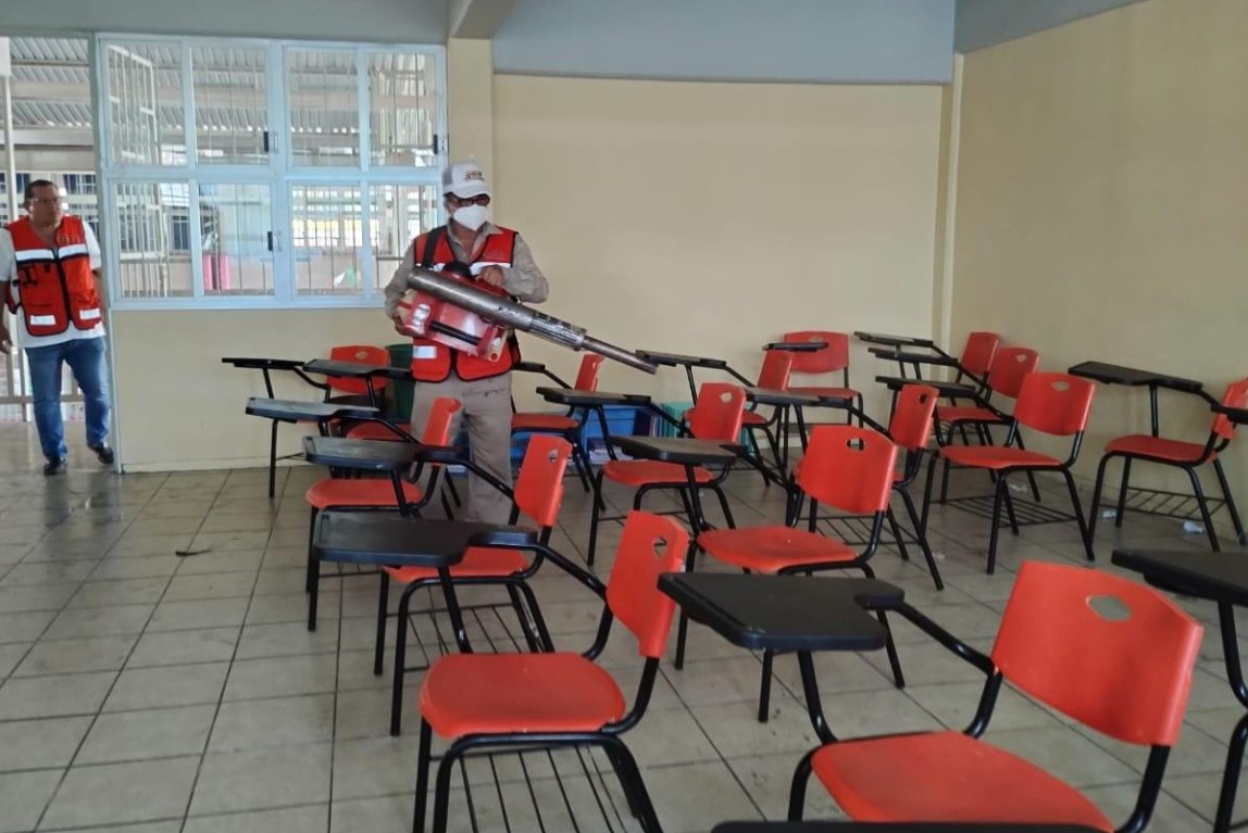 Refuerzan fumigación contra el dengue en escuelas de la ciudad