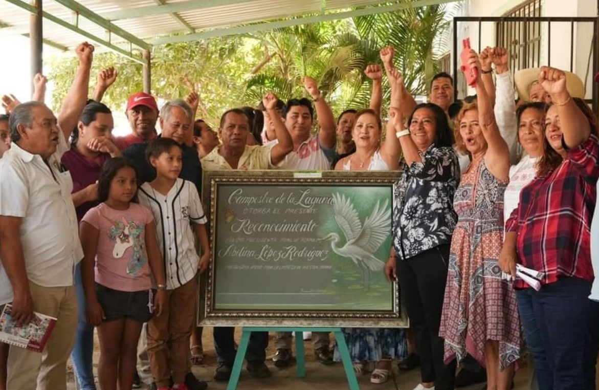 Reconocen vecinos de Campestre de la Laguna labor de Abelina López Rodríguez