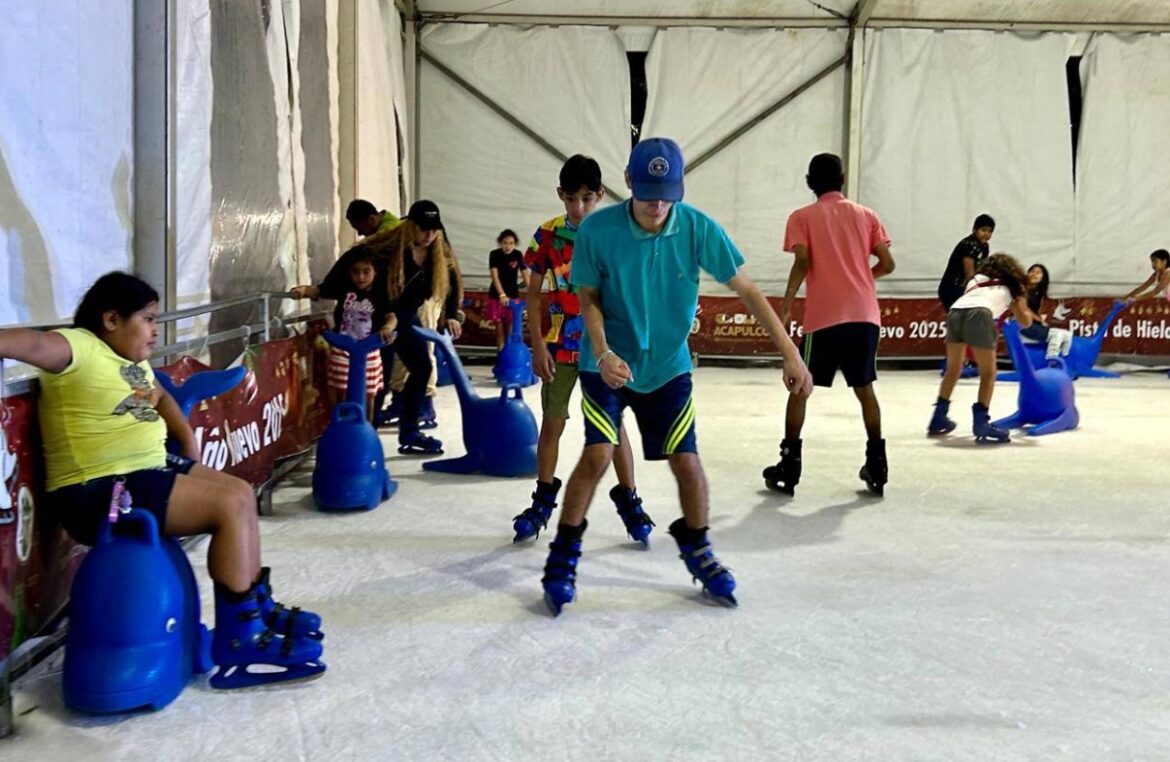 Con gran éxito se despide pista de hielo instalada en el Zócalo
