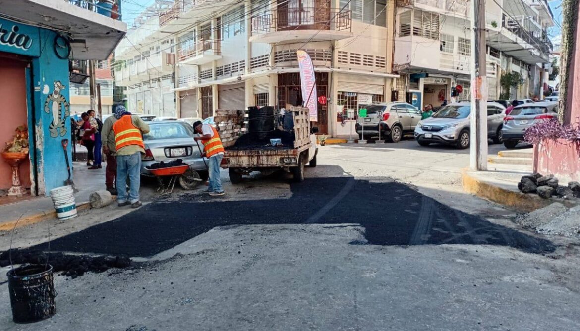Intervienen en calles y avenidas del Centro de Acapulco