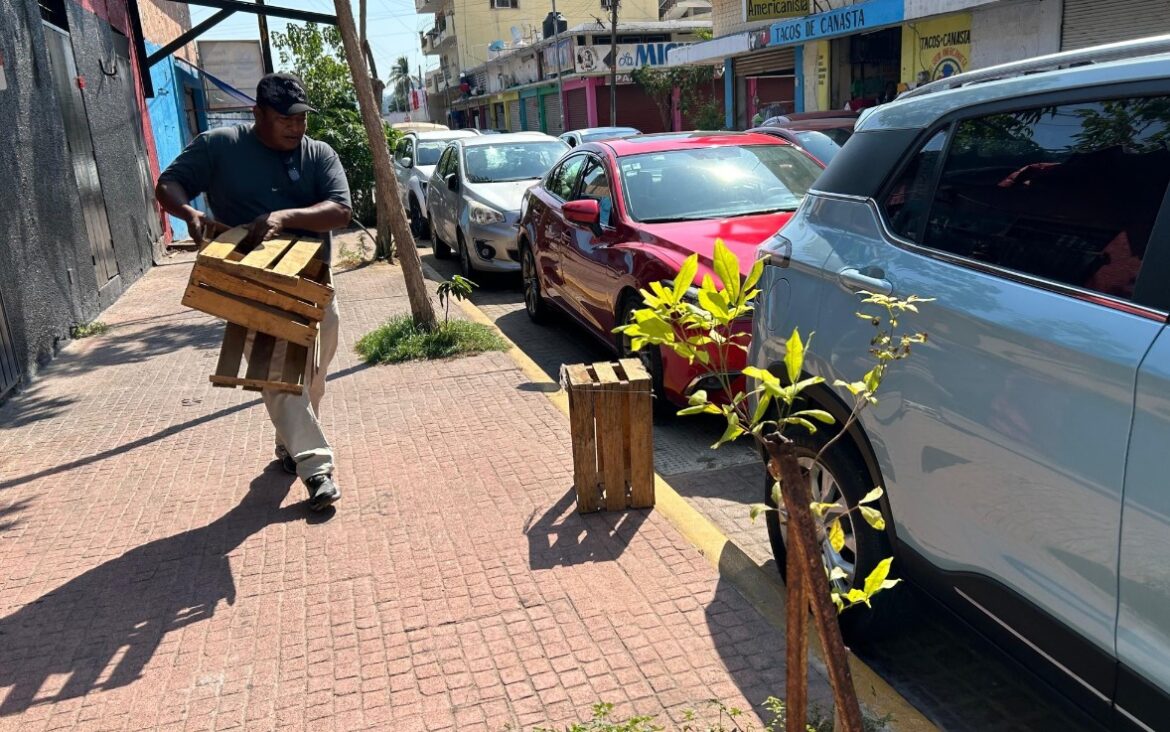 Retira Vía Pública más de 100 aparta espacios en calles aledañas al zócalo