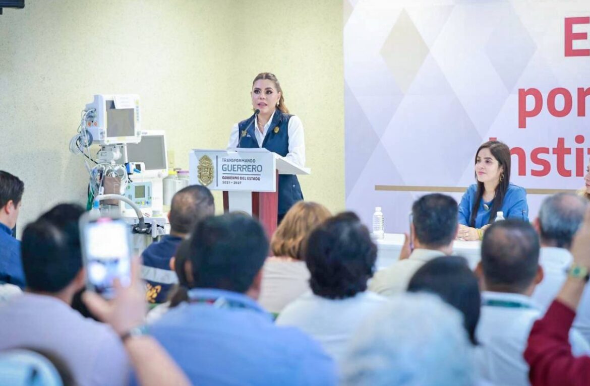 Entrega Evelyn Salgado equipo médico al Instituto Estatal de Oftalmología