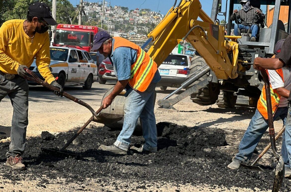 Repara Gobierno Municipal principales vías de la ciudad