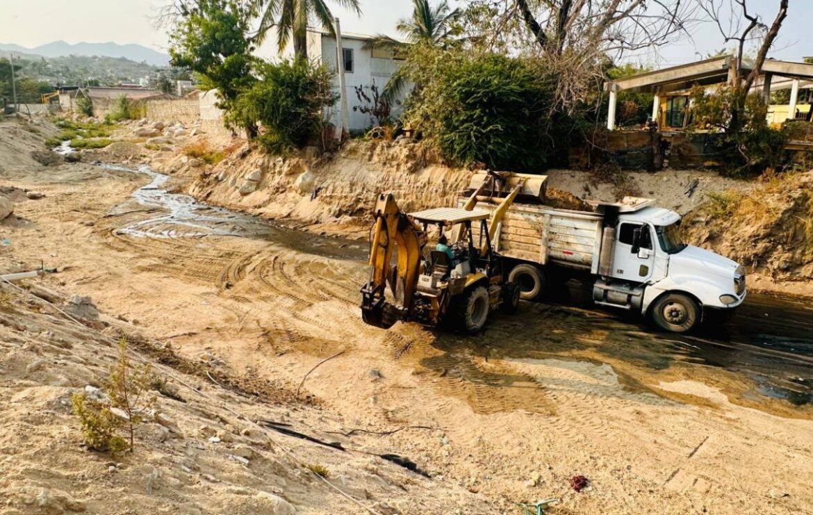 Intensifican limpieza de canales y arroyos; se han limpiado 15 mil 800 metros de canales