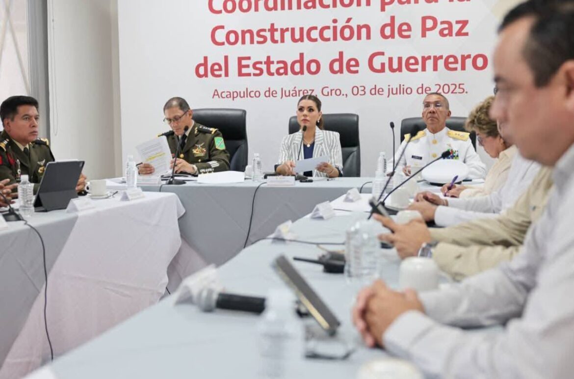 Refuerzan Evelyn Salgado estrategia de seguridad y entrega de apoyos a familias afectadas por Erick en la Costa Chica