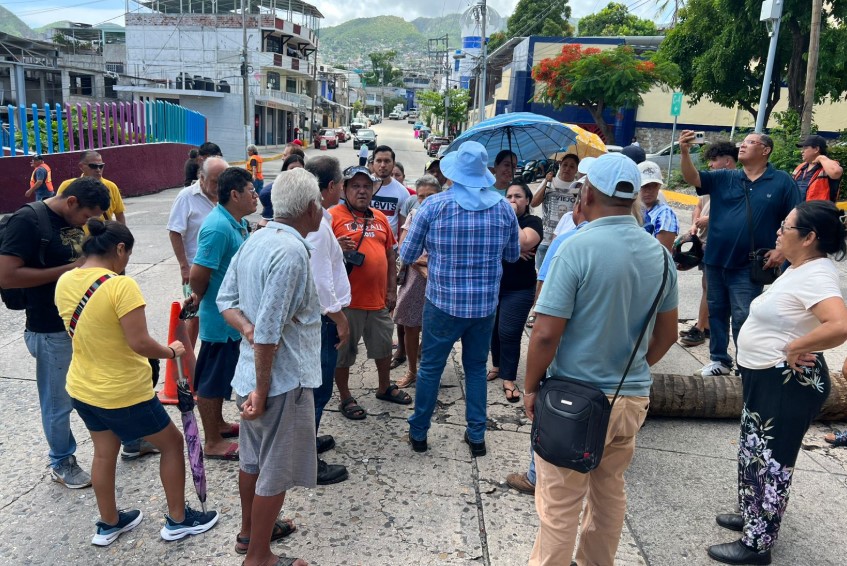 Atiende CAPAMA a vecinos de la colonia Progreso; recibirán el tandeo de agua potable este viernes