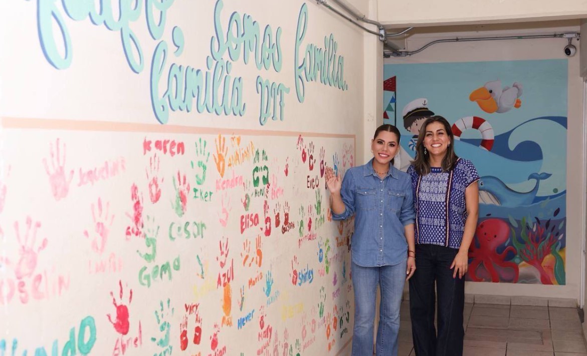Evelyn y Liz Salgado comparten alegría con niñas y niños de la Casa Hogar del DIF Guerrero