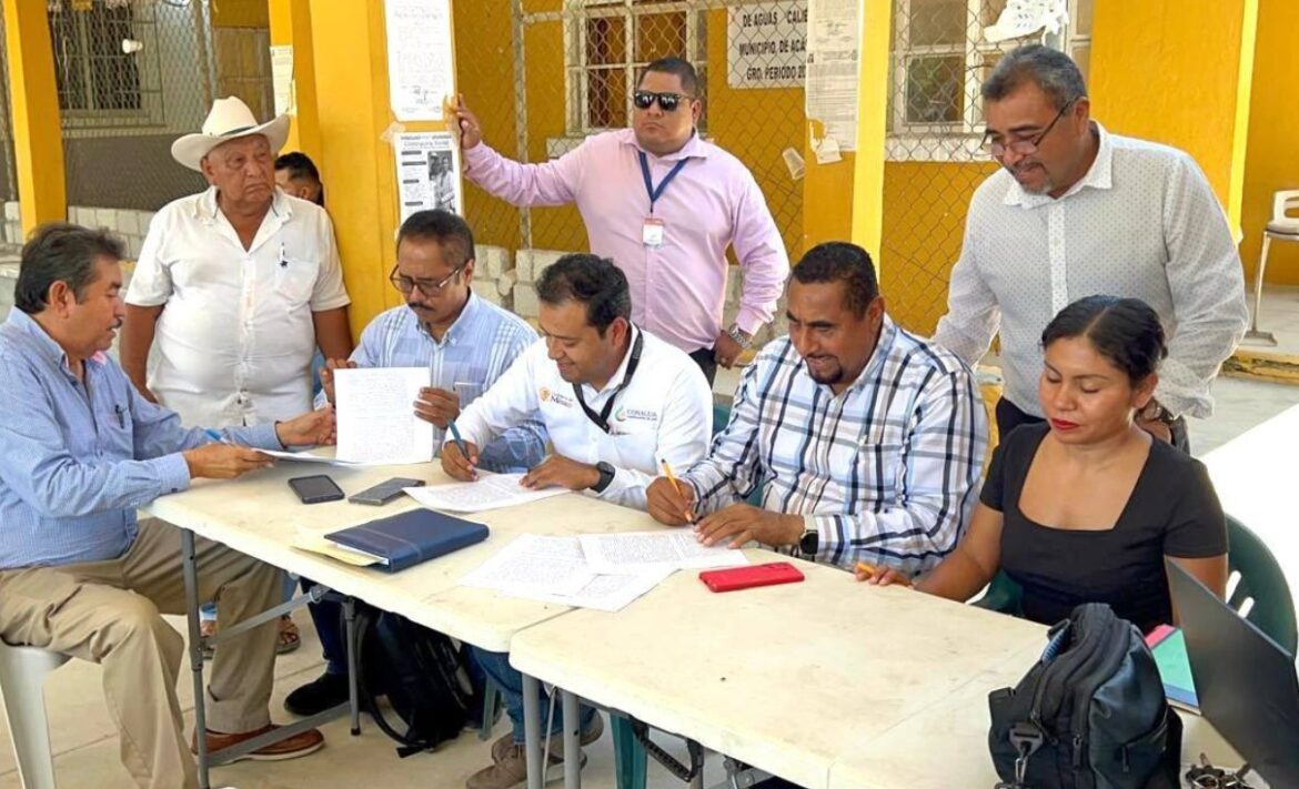 Firman autoridades federales y municipales acuerdos con pobladores de Aguas Calientes