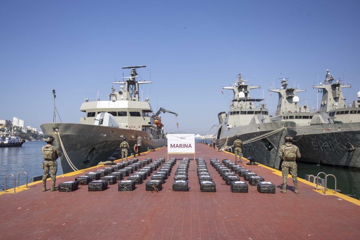 Secretaría de Marina asegura casi dos toneladas de cocaína en operación marítima frente a costas de Guerrero