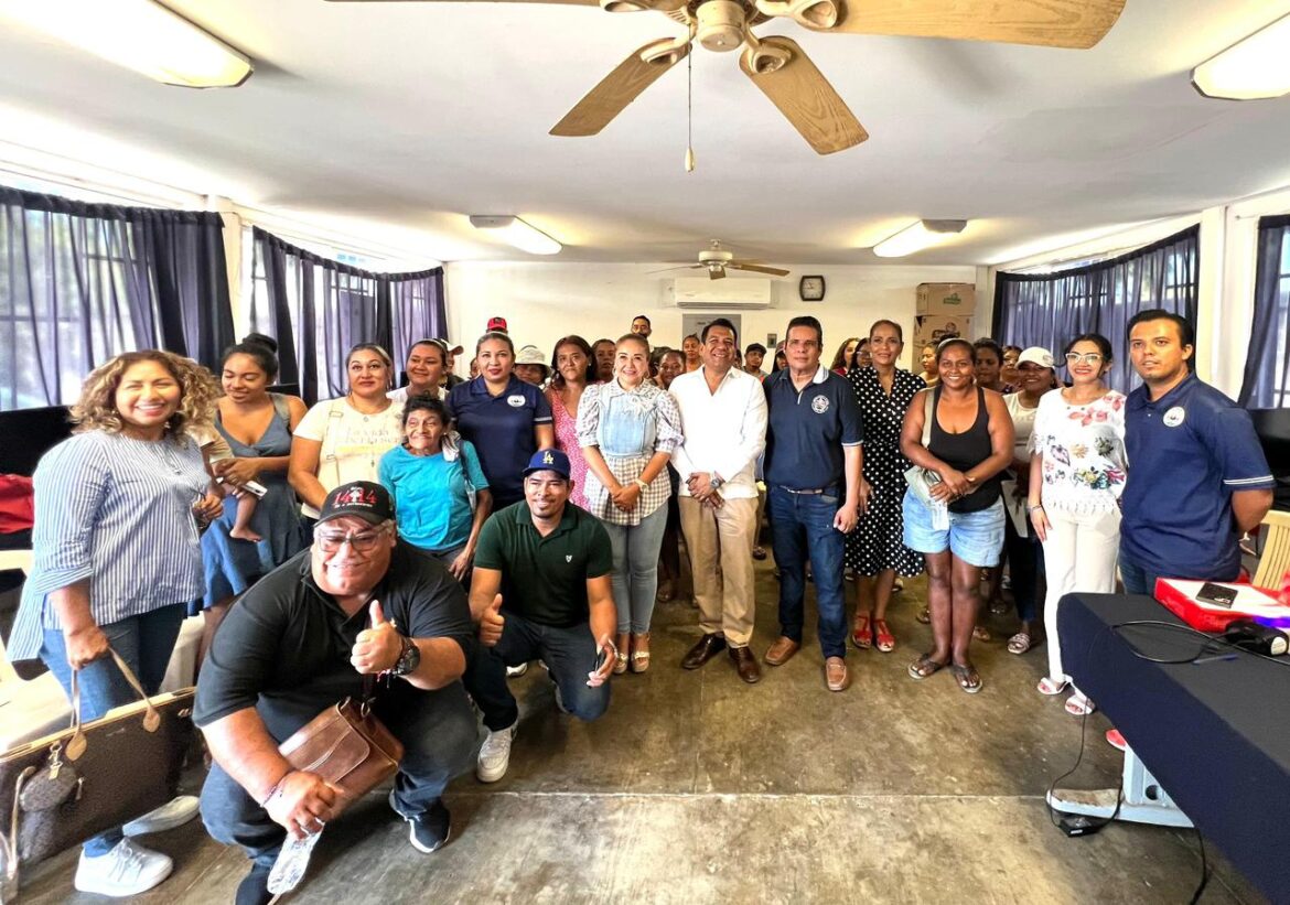 Más que prestadores de servicios, guardianes de la niñez: El Frente de Defensa de Acapulco llega a las aulas