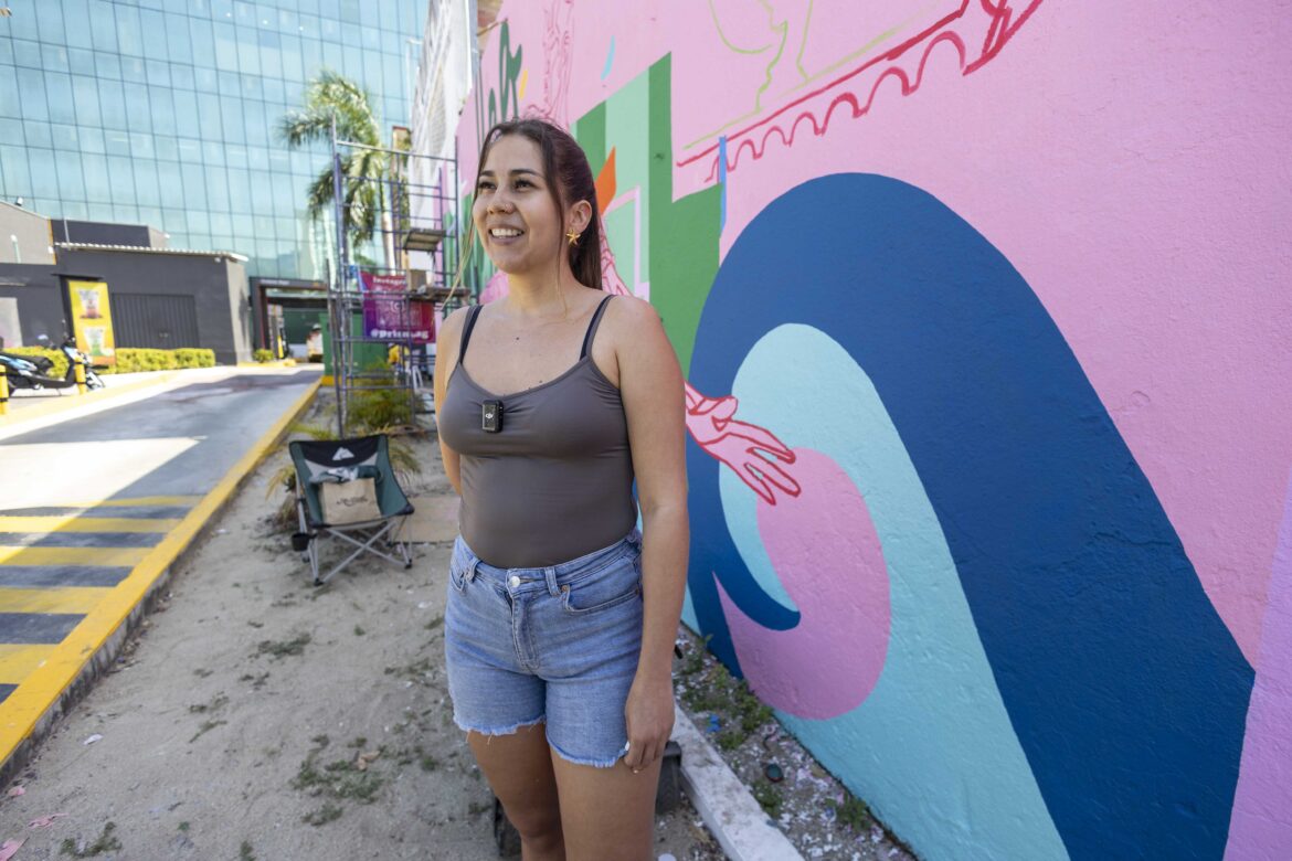 Priscila “Prism” Aldana: La muralista acapulqueña que transforma el espacio público con arte de gran formato